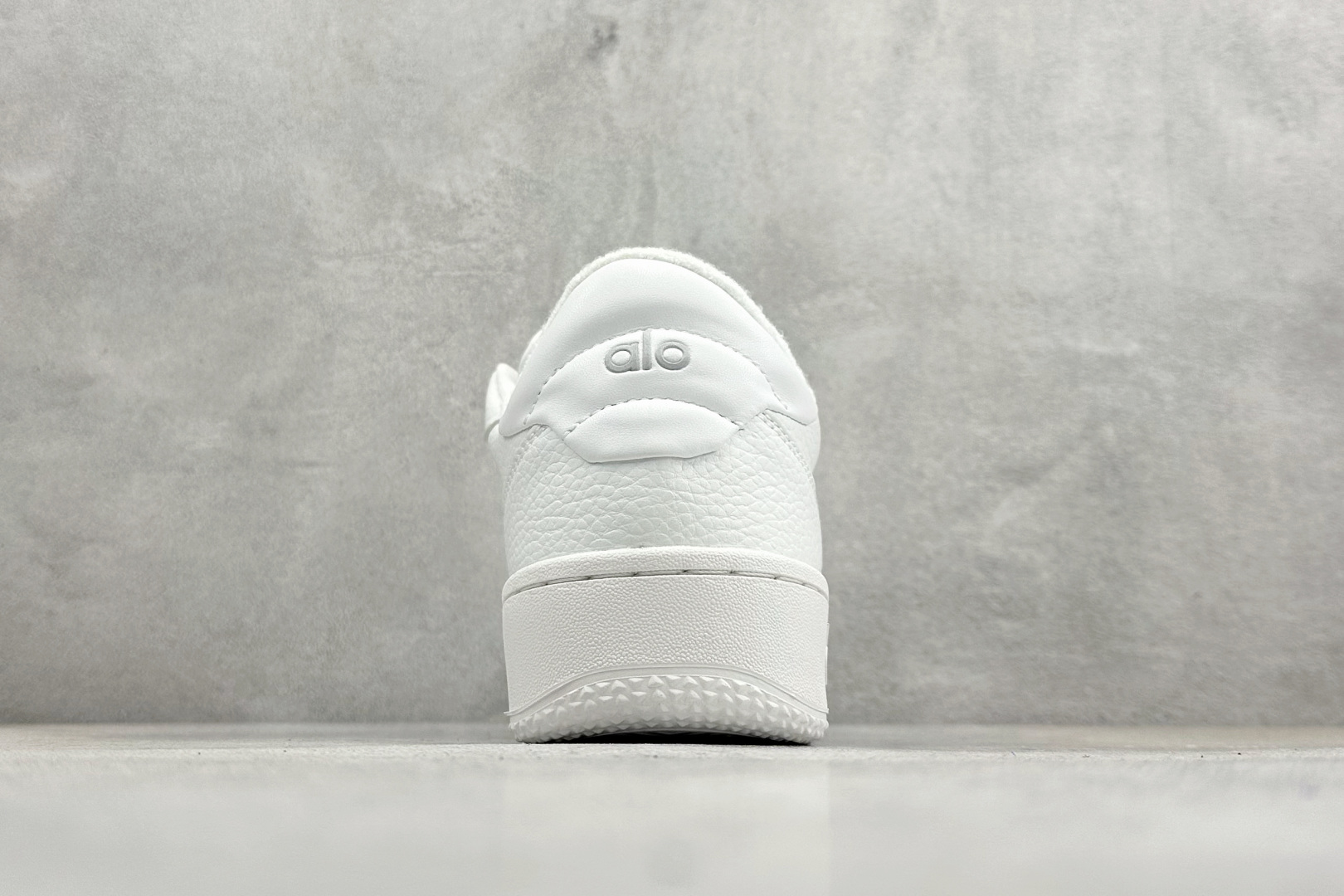 240 K版Alo Yoga Recovery Mode 人气单品 舒适简约防滑耐磨低帮休闲板鞋 A0685U