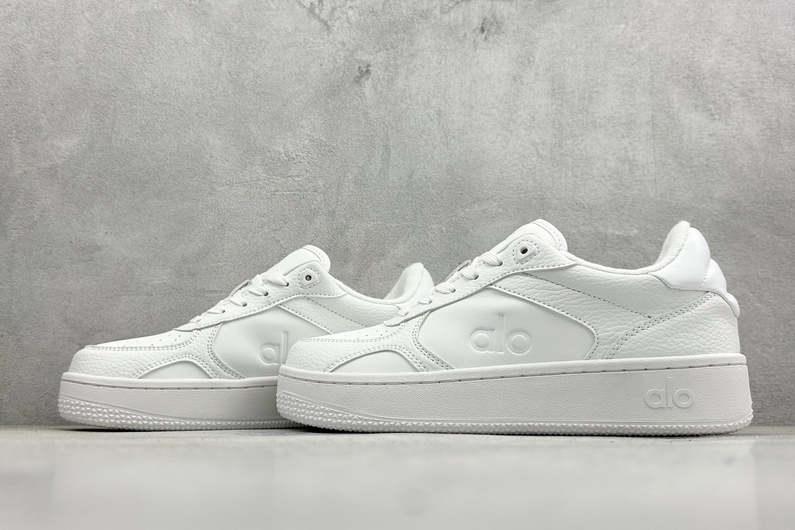 240 K版Alo Yoga Recovery Mode 人气单品 舒适简约防滑耐磨低帮休闲板鞋 A0685U