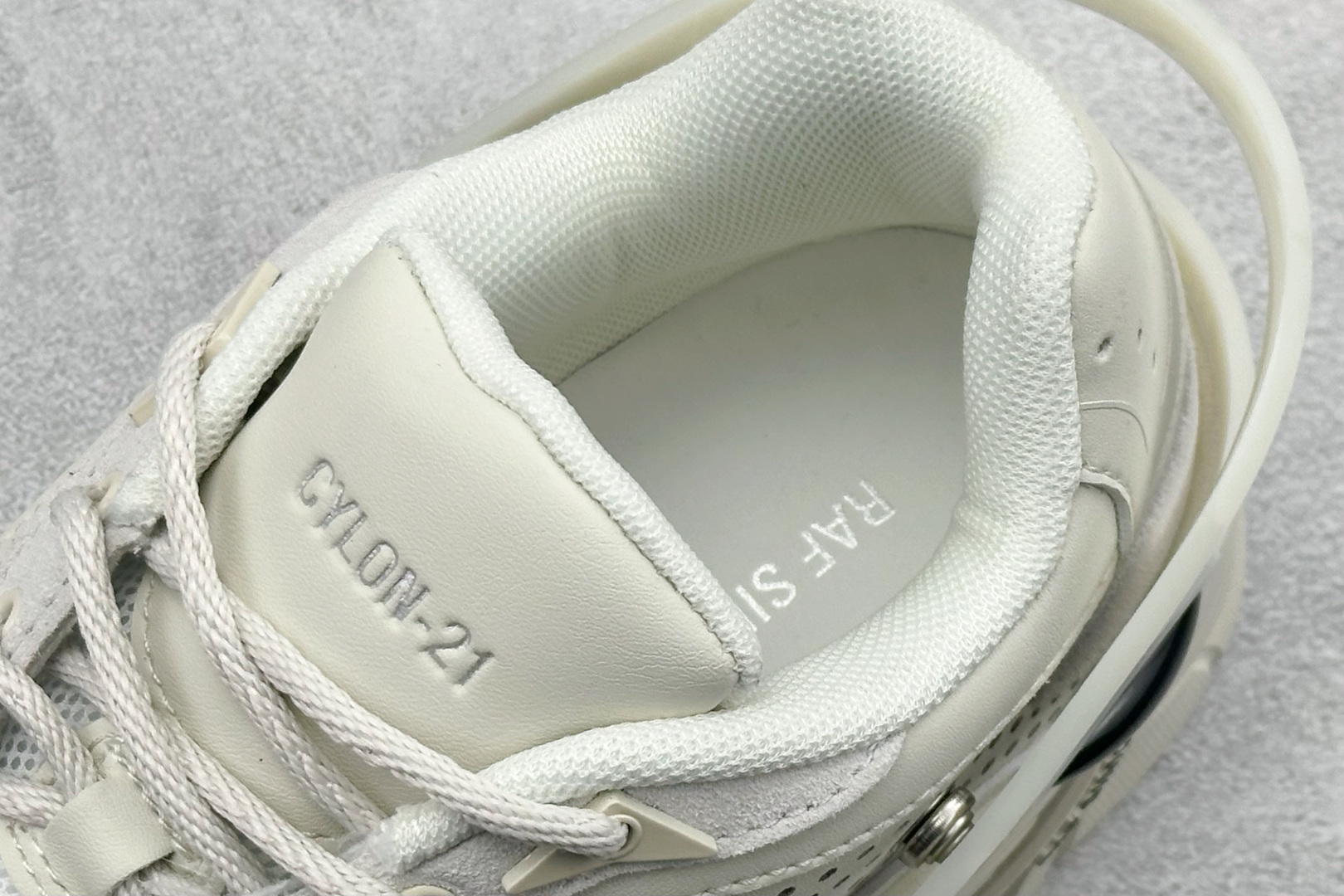 250 RAF SIMONS Cylon-21 织物皮革 圆头系带 低帮 生活休闲鞋 HR740007S