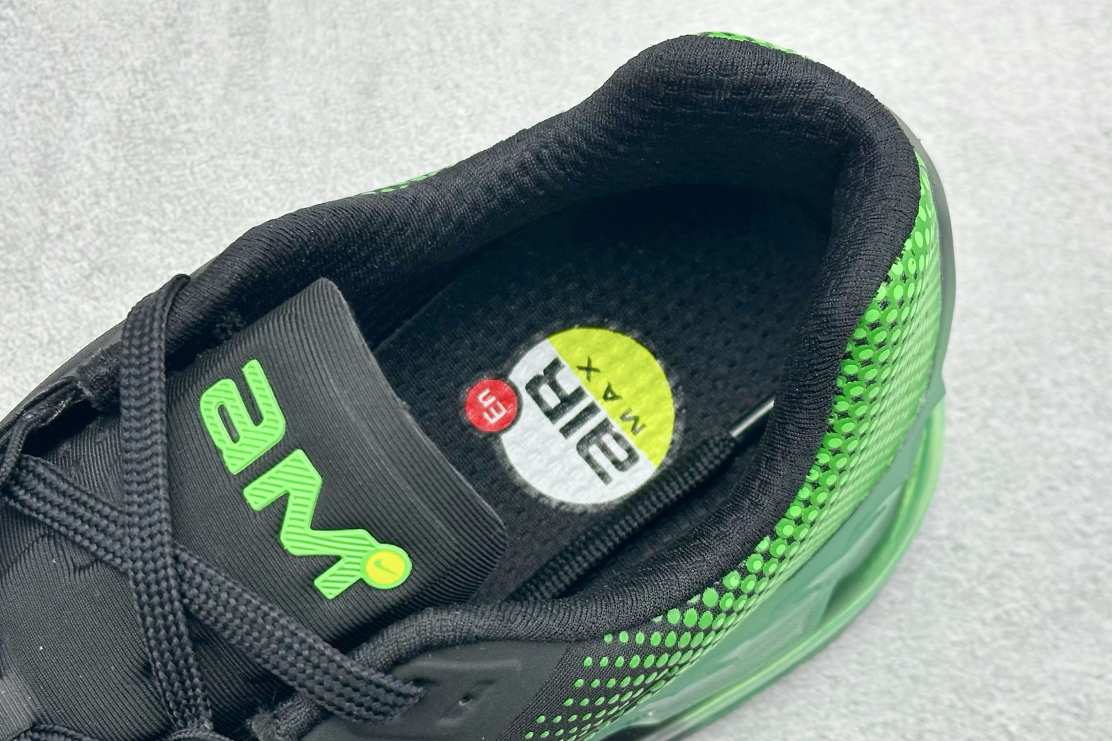 190 Nike Air Max Phoenix 复古子弹气垫运动跑步鞋 FZ5307-300