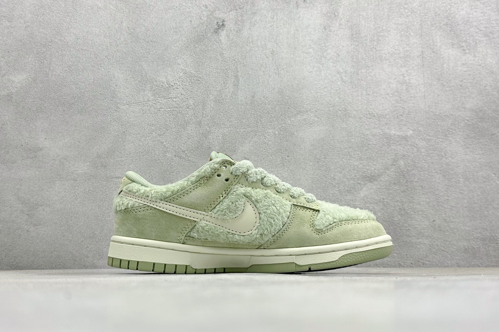 220 Nike SB Dunk Low x Labubu 拉布布联名板鞋 GB6675-004