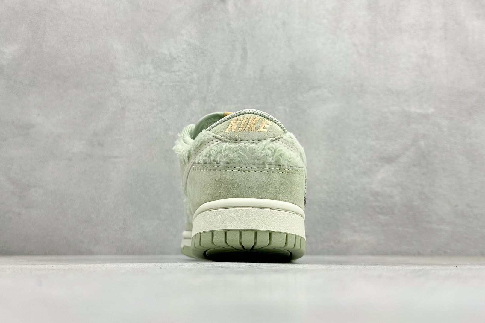 220 Nike SB Dunk Low x Labubu 拉布布联名板鞋 GB6675-004