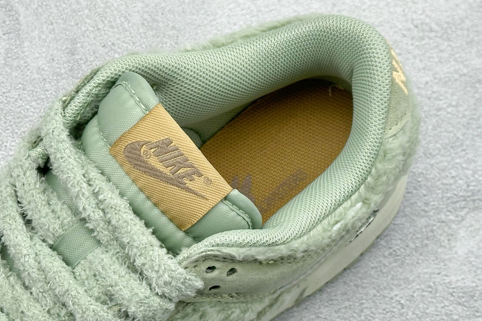 220 Nike SB Dunk Low x Labubu 拉布布联名板鞋 GB6675-004