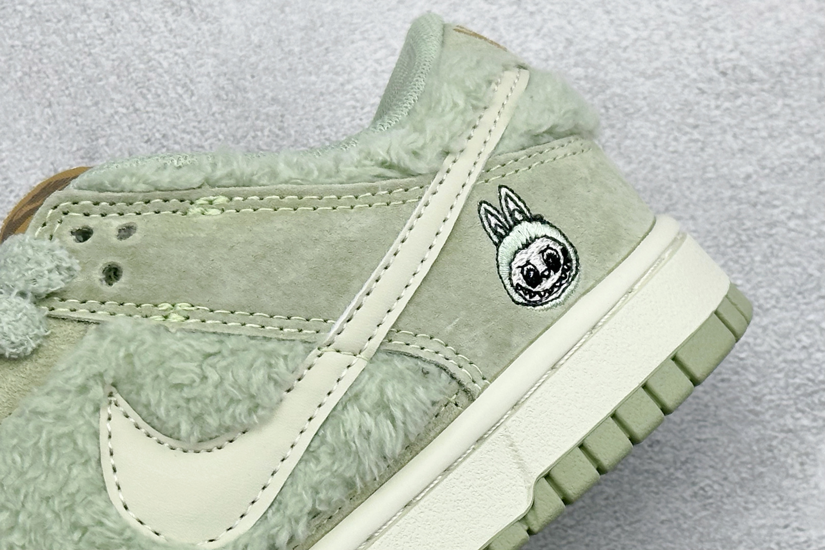 220 Nike SB Dunk Low x Labubu 拉布布联名板鞋 GB6675-004