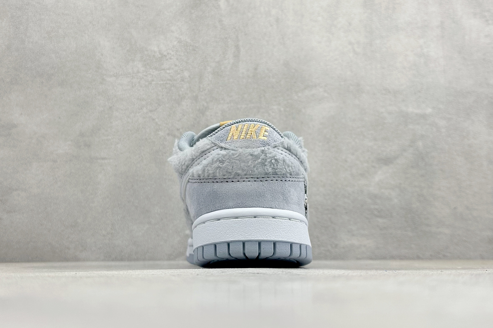 220 Nike SB Dunk Low x Labubu 拉布布联名板鞋 GB6675-005