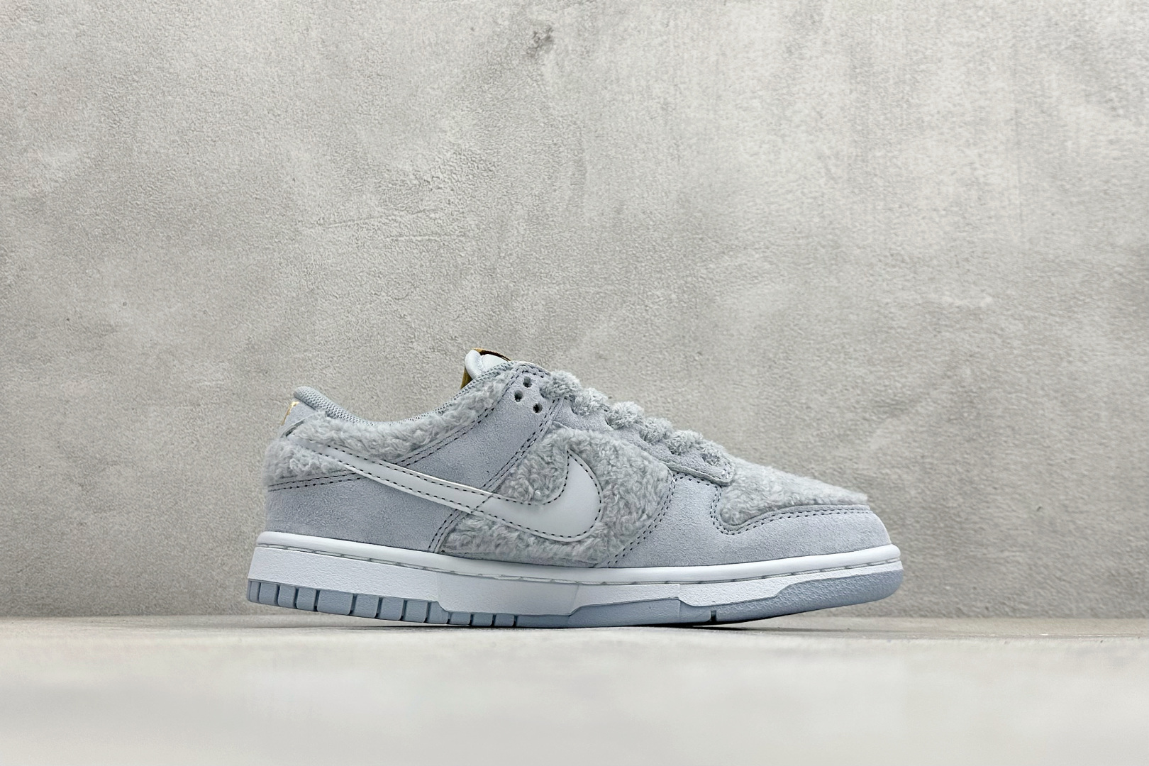 220 Nike SB Dunk Low x Labubu 拉布布联名板鞋 GB6675-005