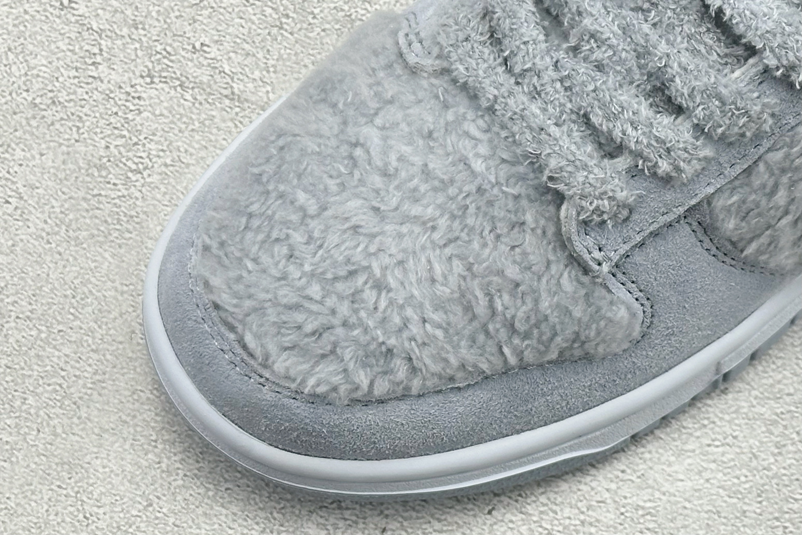 220 Nike SB Dunk Low x Labubu 拉布布联名板鞋 GB6675-005