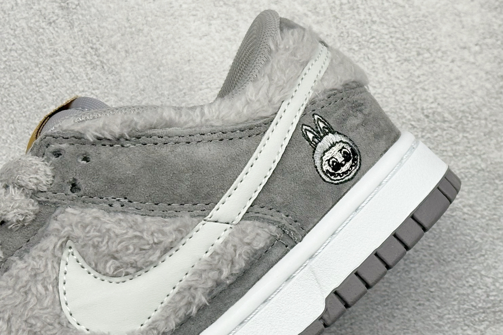 220 Nike SB Dunk Low x Labubu 拉布布联名板鞋 GB6675-007