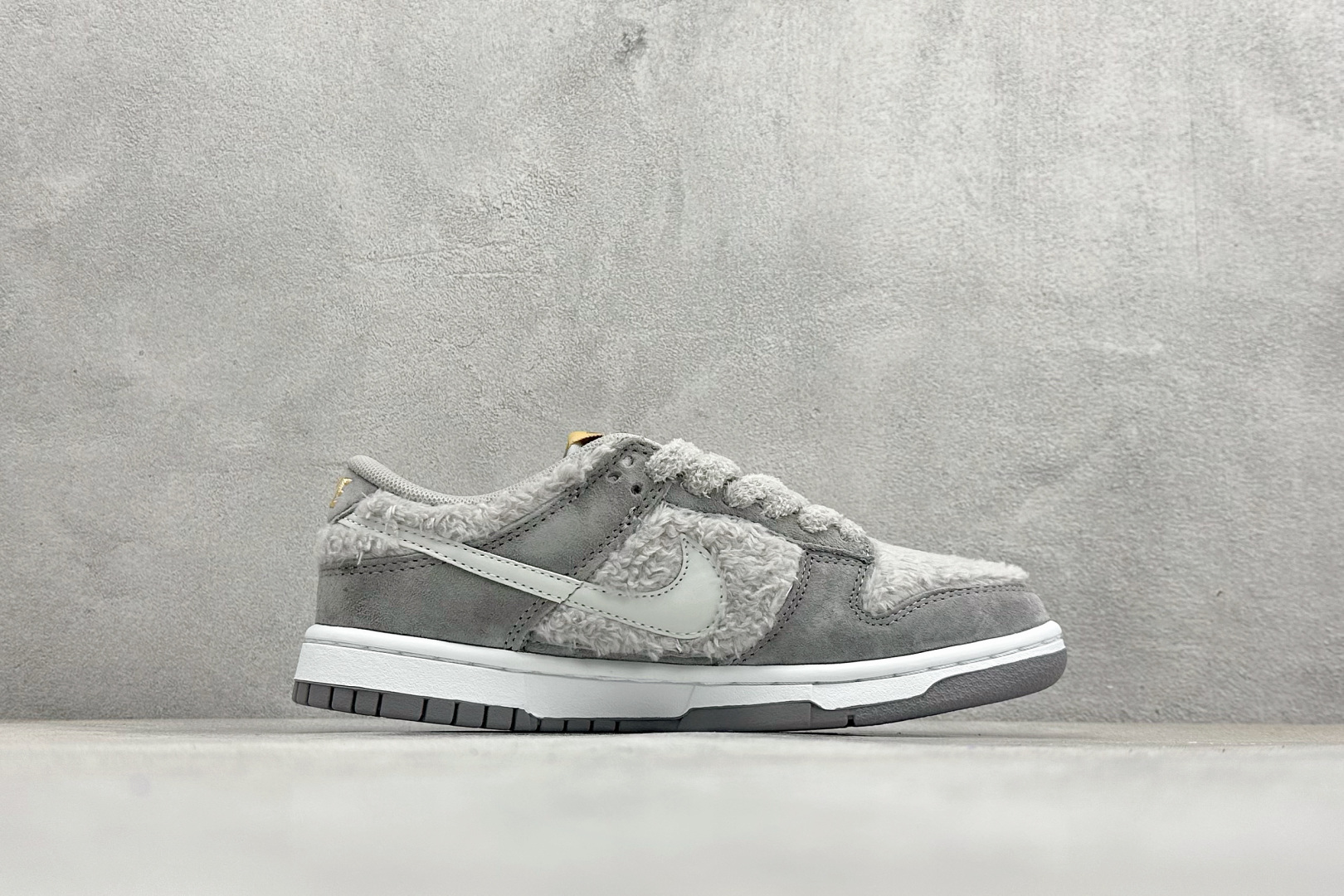 220 Nike SB Dunk Low x Labubu 拉布布联名板鞋 GB6675-007