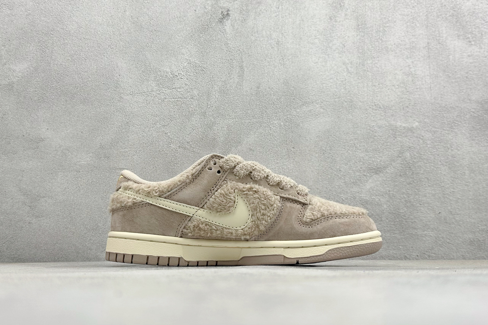 220 Nike SB Dunk Low x Labubu 拉布布联名板鞋 GB6675-006
