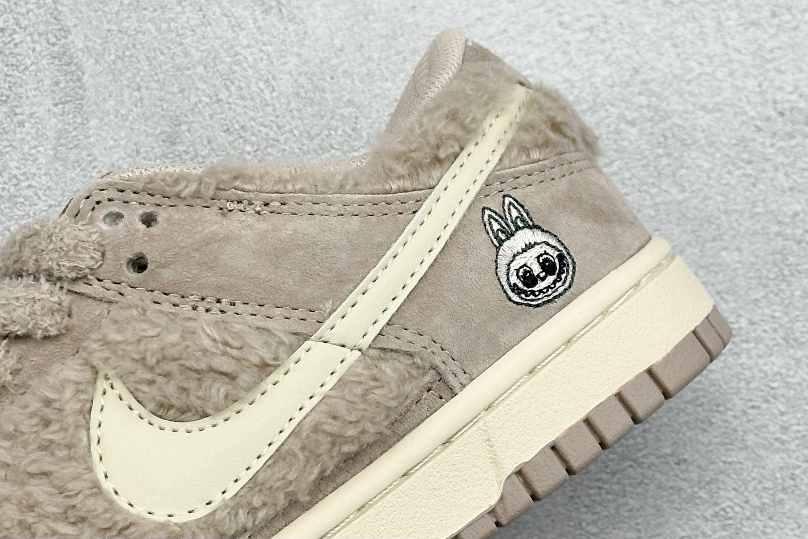 220 Nike SB Dunk Low x Labubu 拉布布联名板鞋 GB6675-006