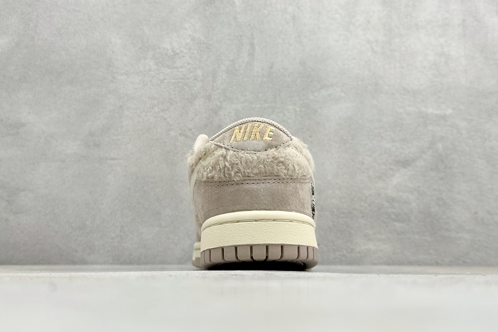 220 Nike SB Dunk Low x Labubu 拉布布联名板鞋 GB6675-006