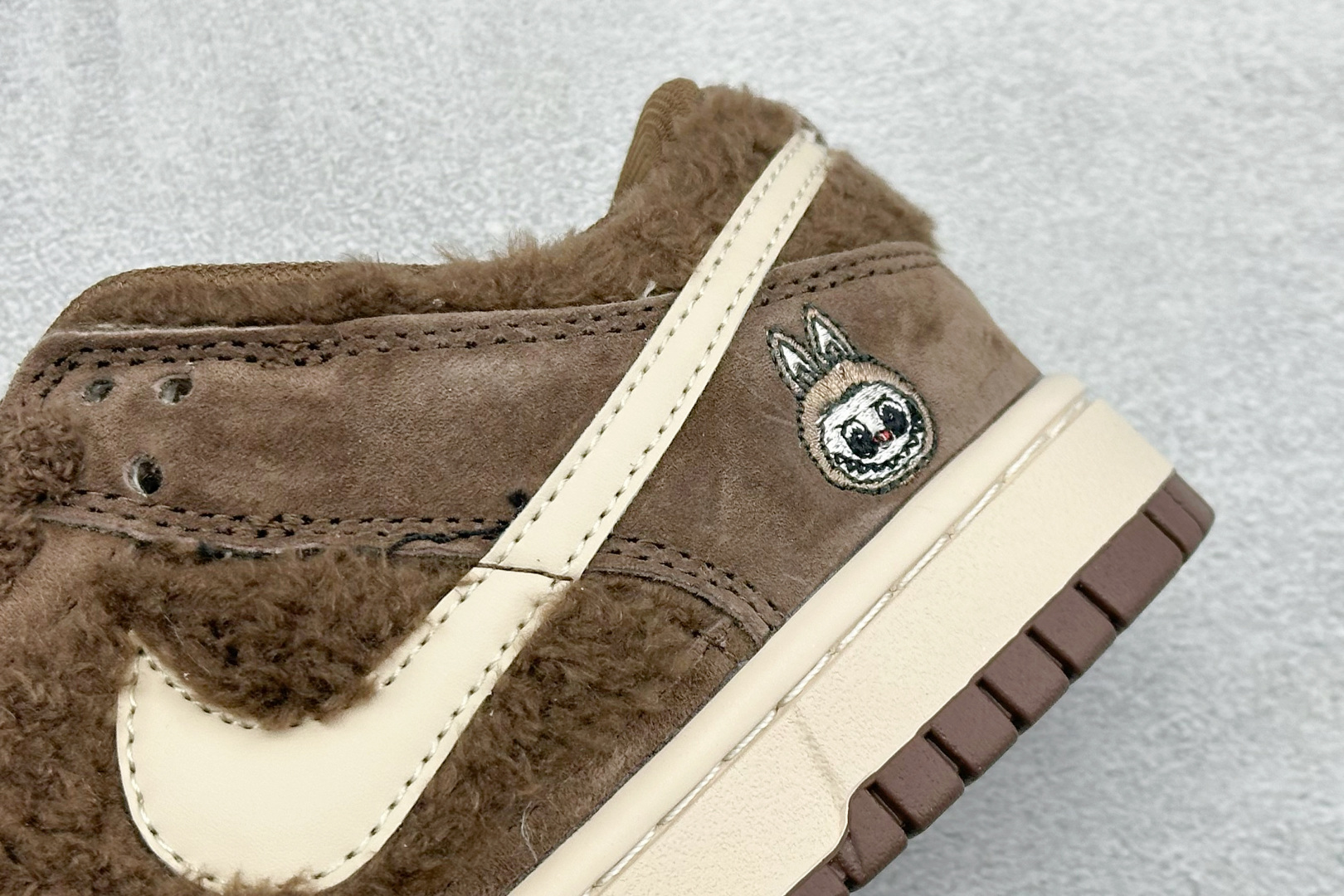 220 Nike SB Dunk Low x Labubu 拉布布联名板鞋 GB6675-001