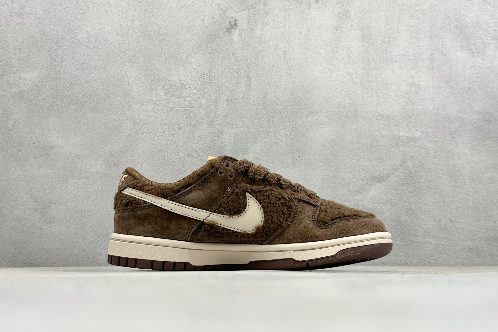 220 Nike SB Dunk Low x Labubu 拉布布联名板鞋 GB6675-001