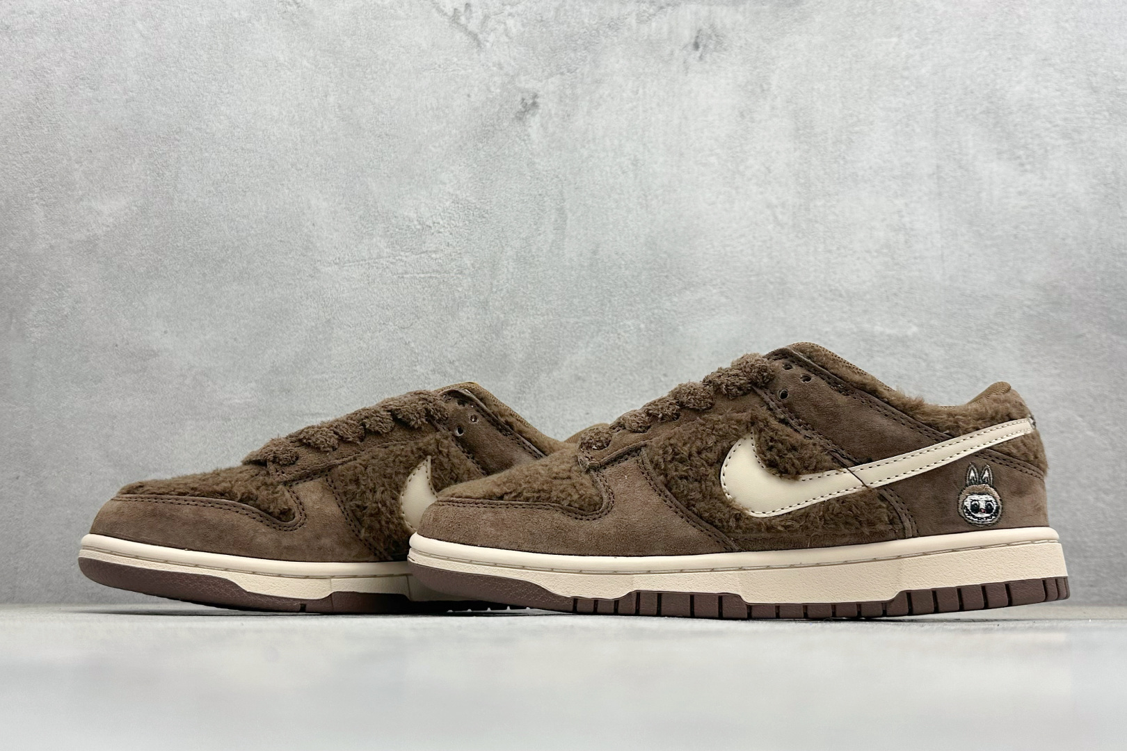 220 Nike SB Dunk Low x Labubu 拉布布联名板鞋 GB6675-001