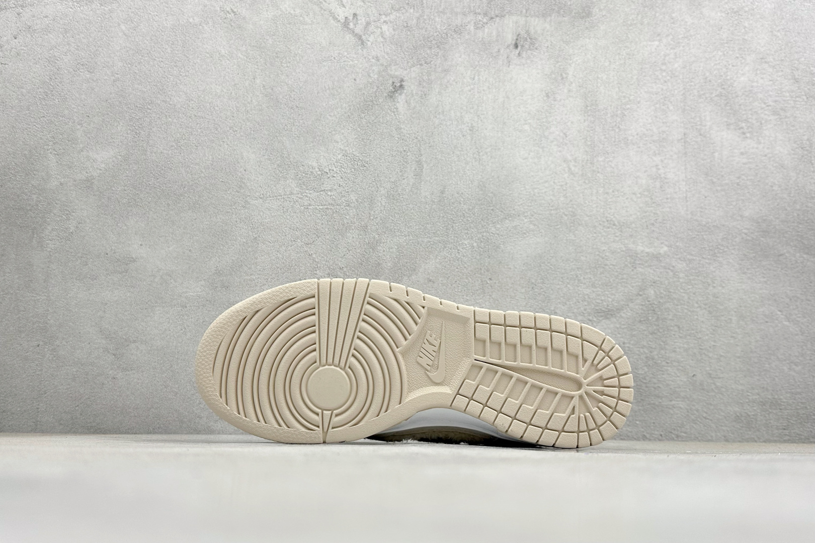 220 Nike SB Dunk Low x Labubu 拉布布联名板鞋 GB6675-002