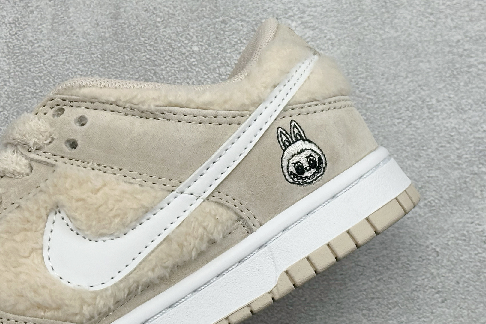 220 Nike SB Dunk Low x Labubu 拉布布联名板鞋 GB6675-002