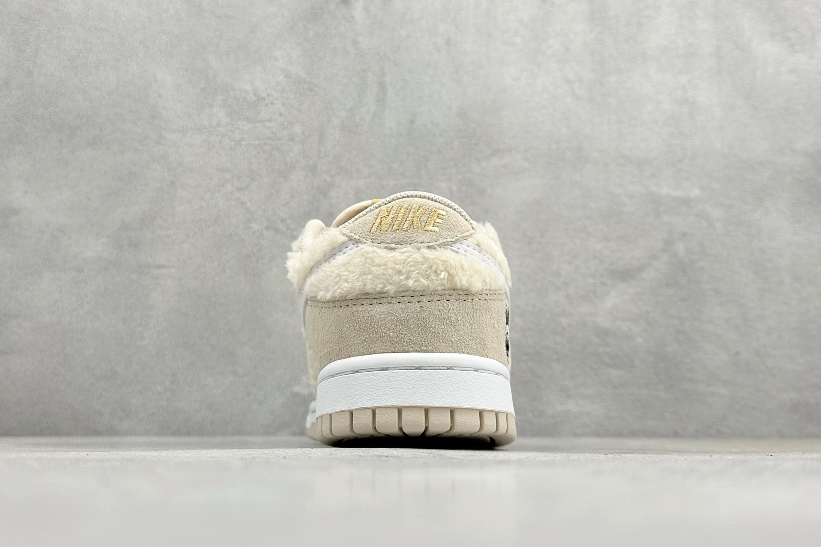 220 Nike SB Dunk Low x Labubu 拉布布联名板鞋 GB6675-002