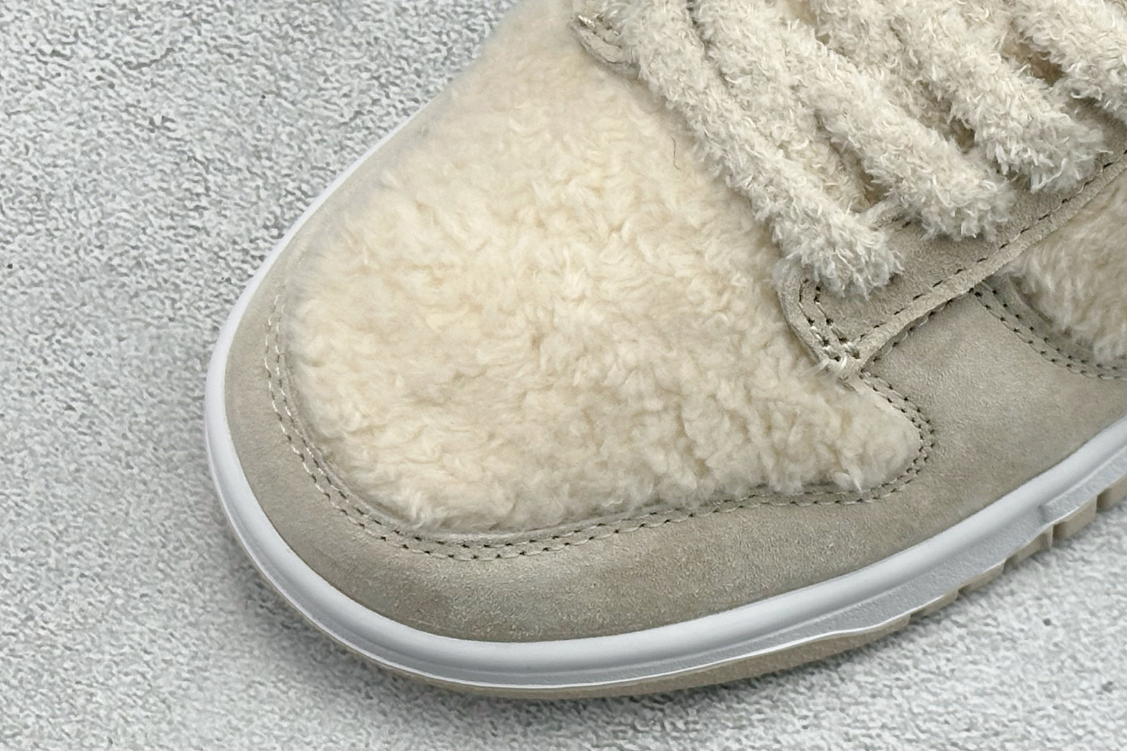 220 Nike SB Dunk Low x Labubu 拉布布联名板鞋 GB6675-002