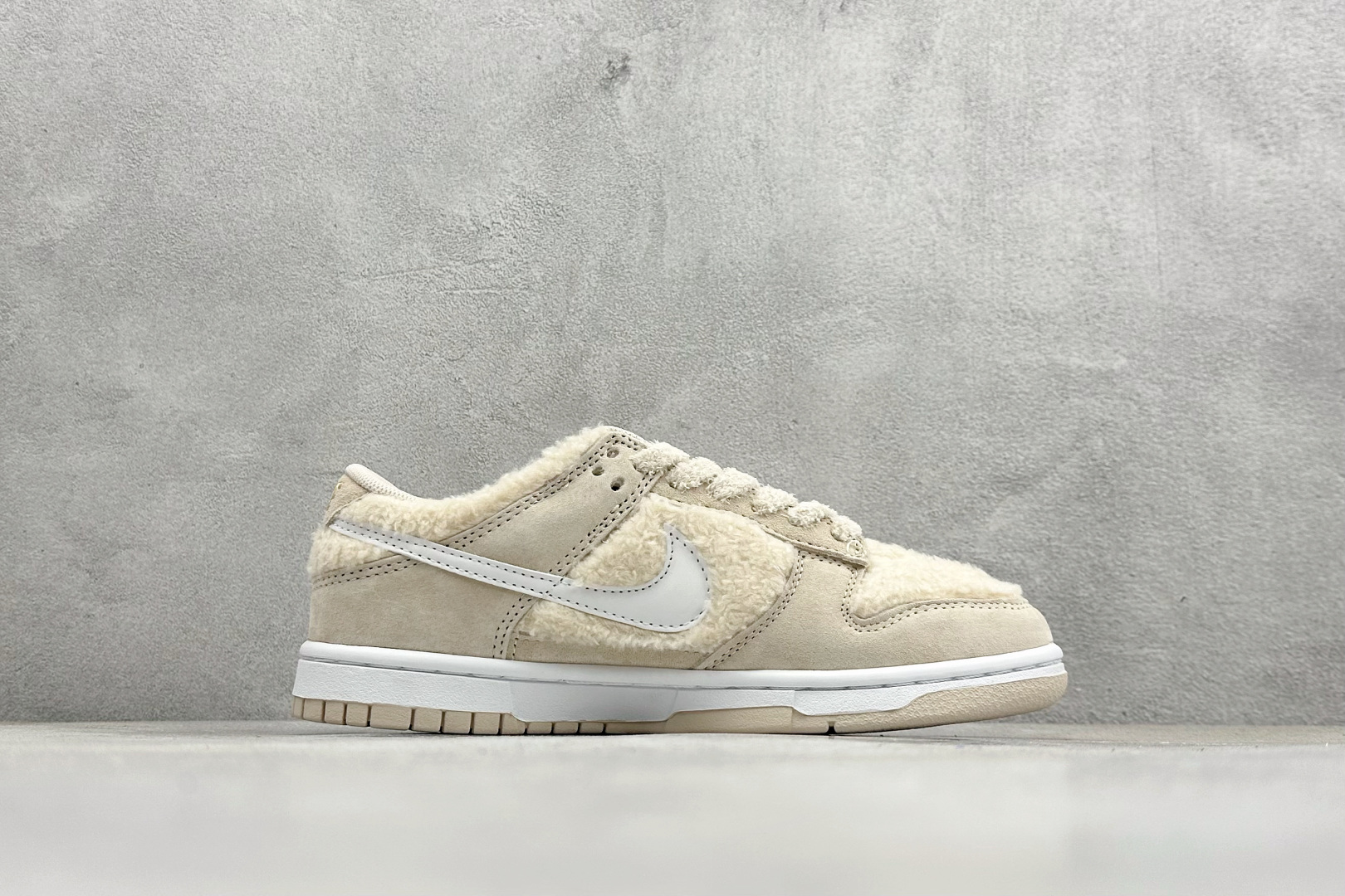 220 Nike SB Dunk Low x Labubu 拉布布联名板鞋 GB6675-002