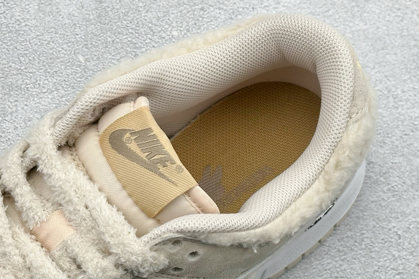 220 Nike SB Dunk Low x Labubu 拉布布联名板鞋 GB6675-002