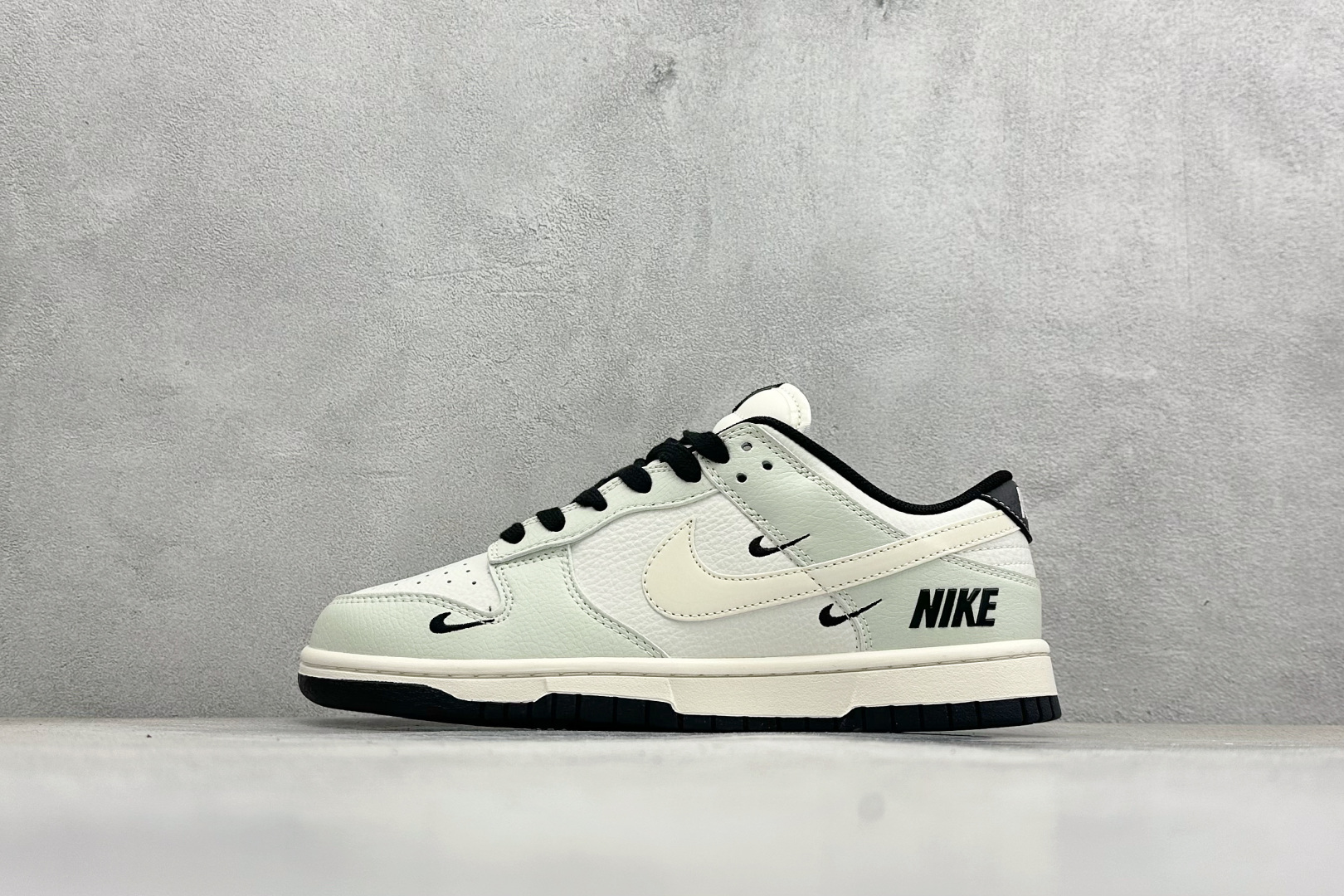 💰250 ❗️新品上架
【公司级B版】
NK SB Dunk Low 联名 抹茶绿黑勾 周年高端定制 低帮休闲板鞋
#定制鞋盒 大厂纯原品质出货 超高清洁度 皮料切割干净无任何毛边 细节完美
货号:JP1638-057
尺码:36 36.5 37.5 38 38.5 39 40 40.5 41 42 42.5 43 44 44.5 45