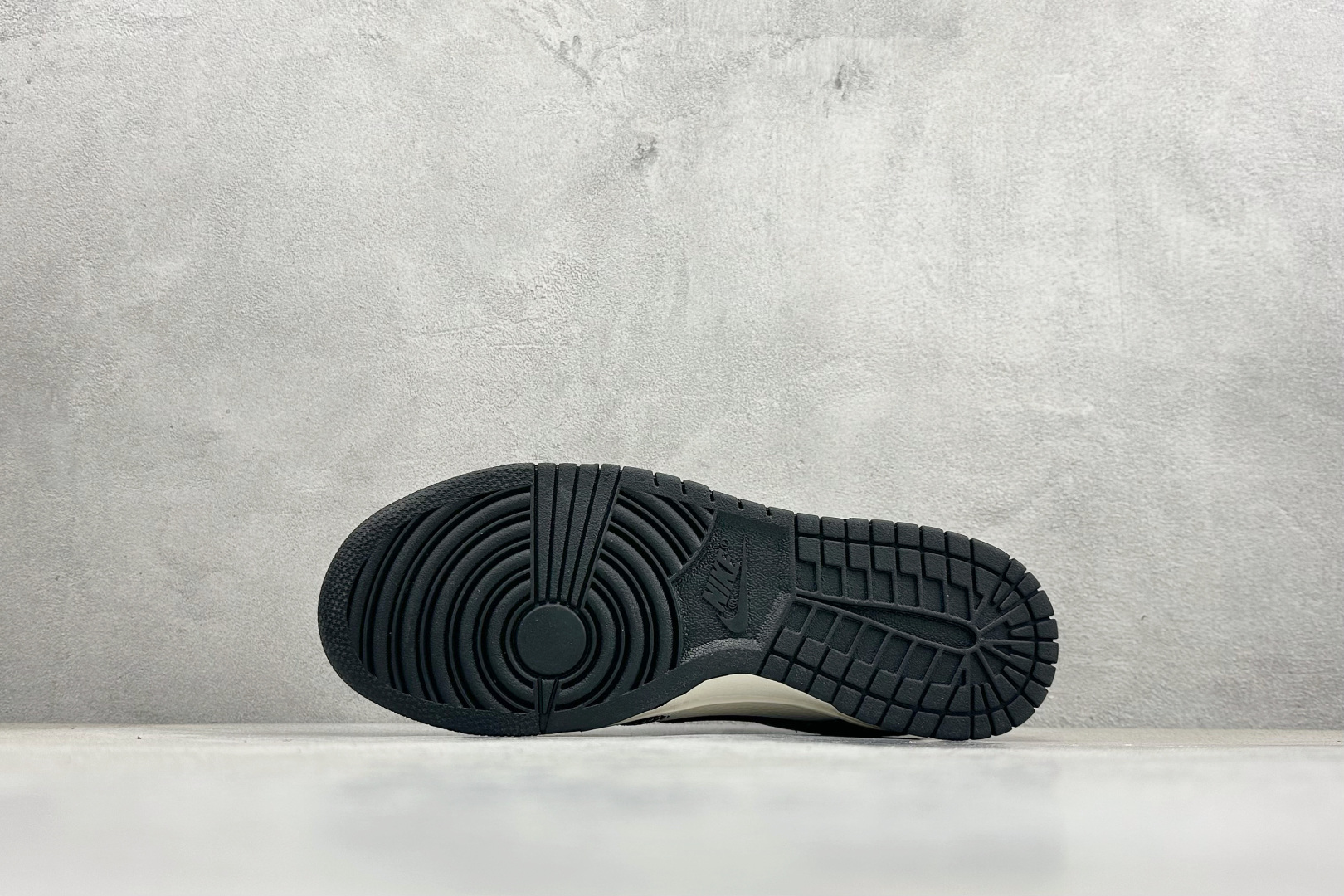 280 Nike SB Dunk Low “Supreme联名——鬼脸米黑奶牛” 高端定制 低帮休闲板鞋 SJ8888-005