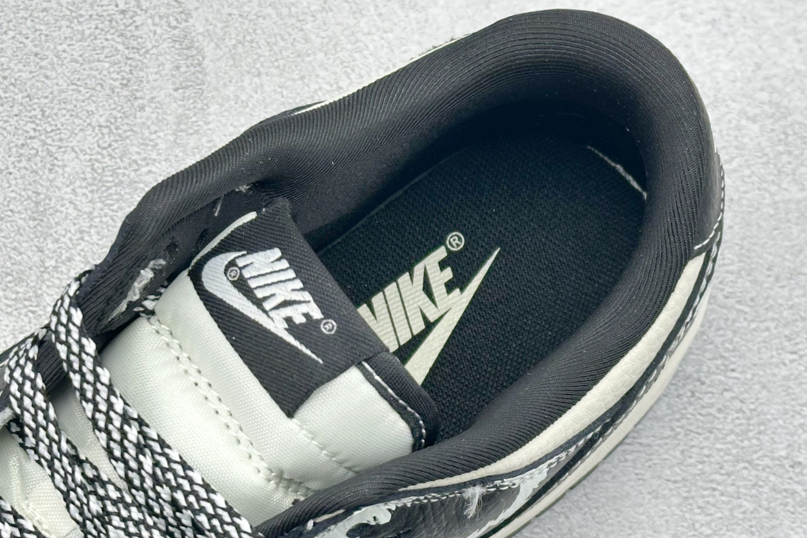 280 Nike SB Dunk Low “Supreme联名——鬼脸米黑奶牛” 高端定制 低帮休闲板鞋 SJ8888-005