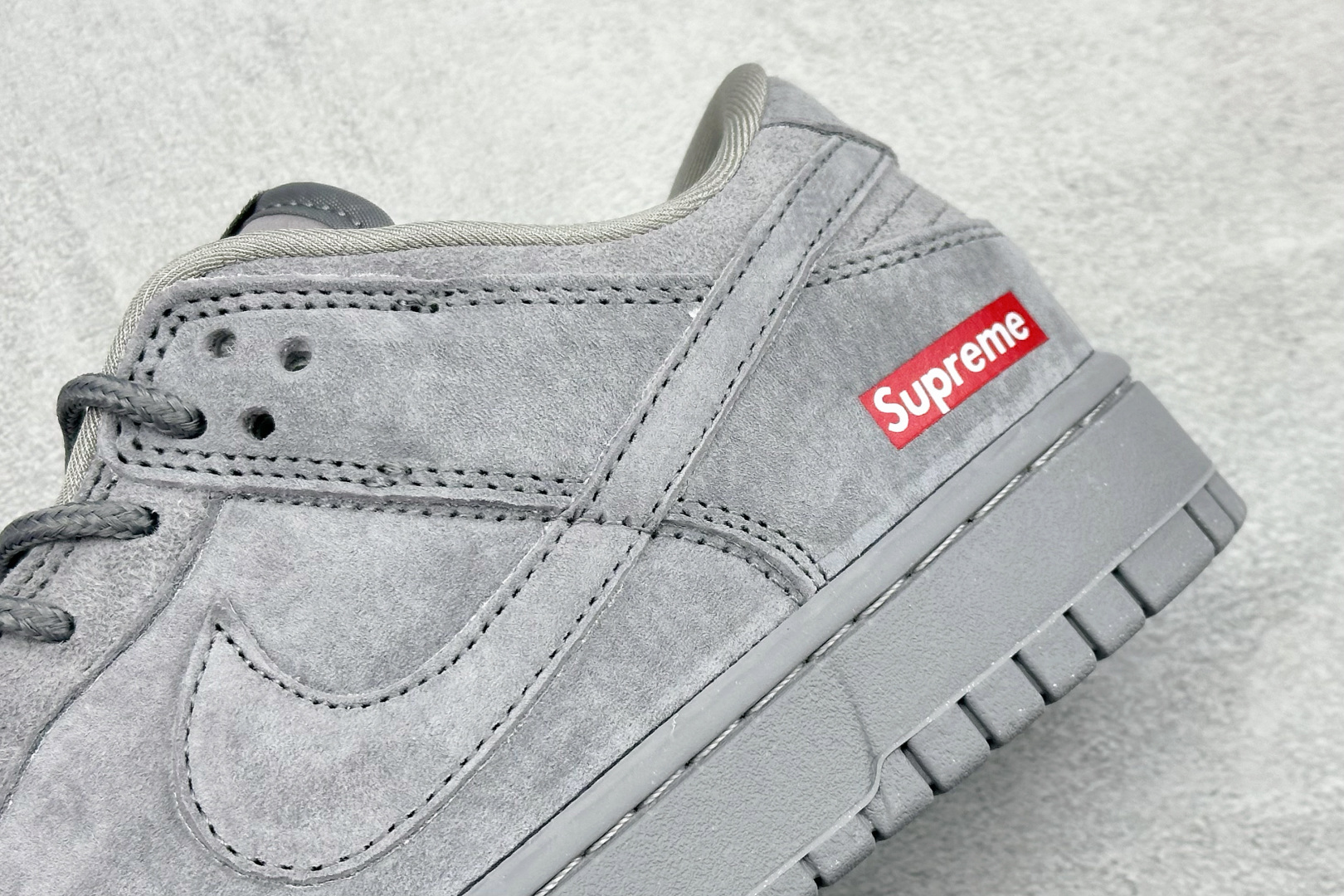 280 Nike SB Dunk Low Superme联名 灰色猪八 高端定制 低帮休闲板鞋 DD1988-003