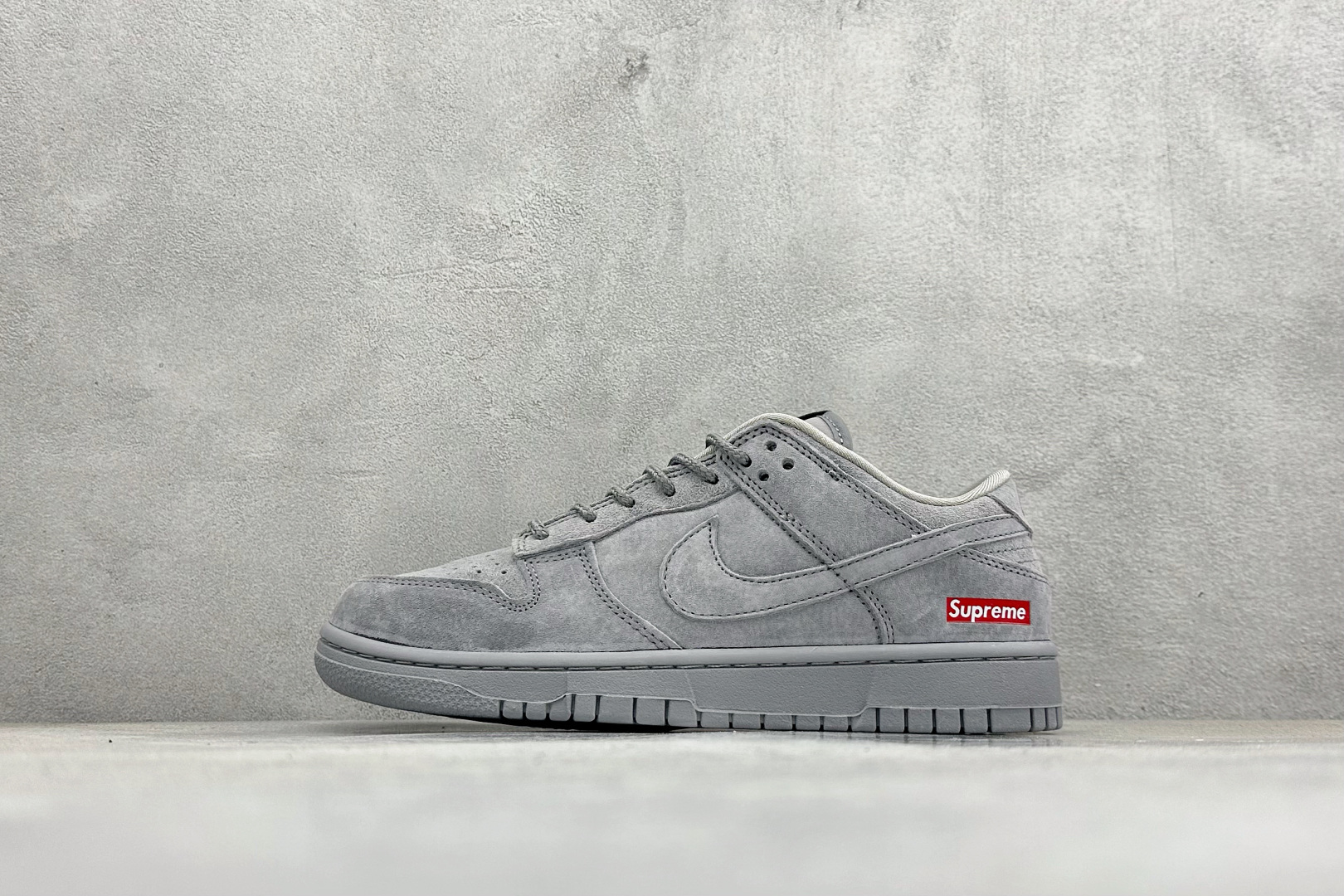 💰250 ❗️新品上架
【公司级B版】
NK SB Dunk Low Superme联名 灰色猪八 高端定制 低帮休闲板鞋
#定制鞋盒 大厂纯原品质出货 超高清洁度 皮料切割干净无任何毛边 细节完美
货号:DD1988-003
尺码:36 36.5 37.5 38 38.5 39 40 40.5 41 42 42.5 43 44 44.5 45