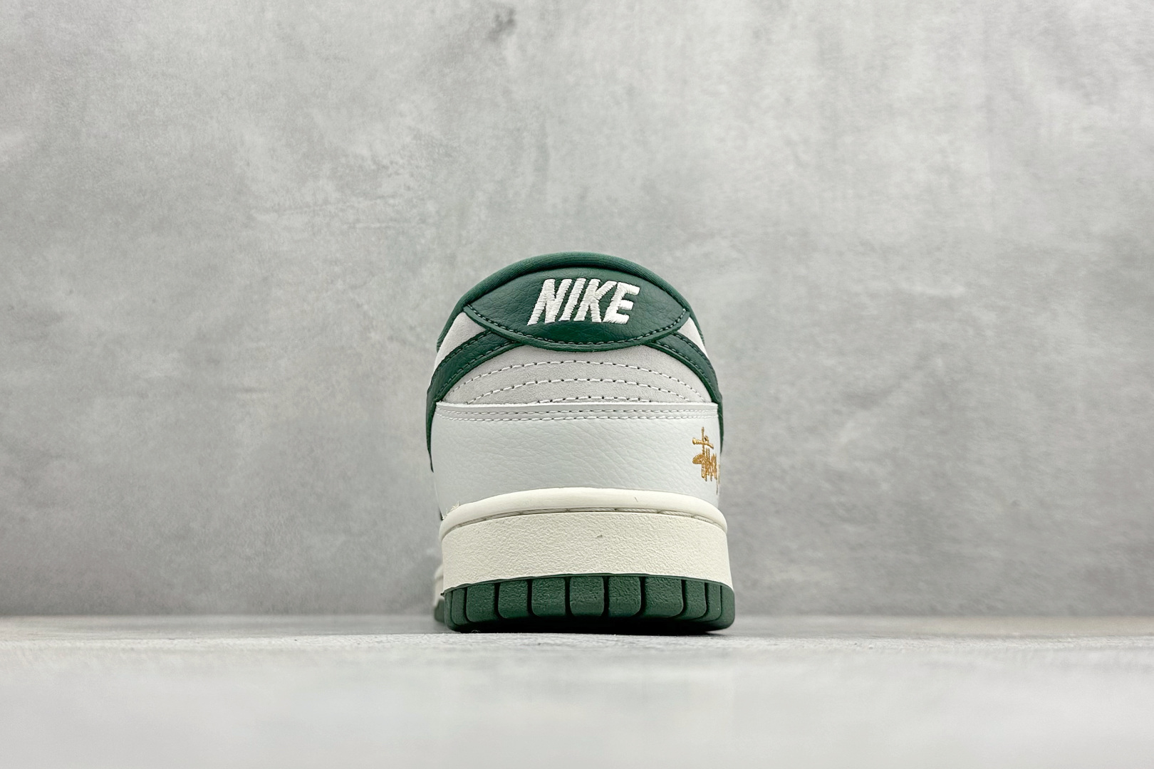 280 SC版Nike SB Dunk 三方联名 米白灰绿 高端定制 低帮休闲板鞋 SG6688-004