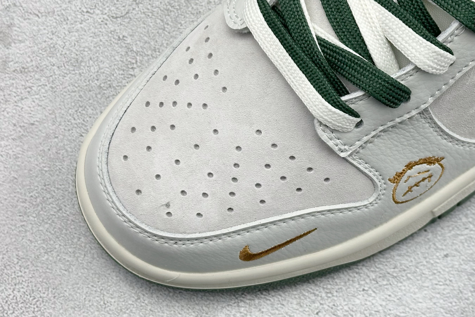 280 SC版Nike SB Dunk 三方联名 米白灰绿 高端定制 低帮休闲板鞋 SG6688-004