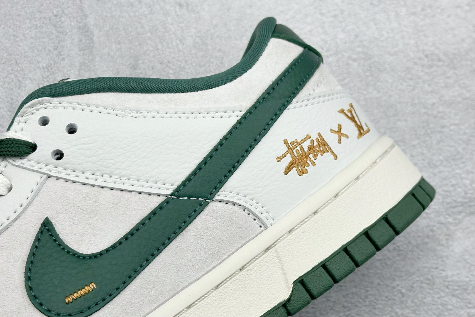 280 SC版Nike SB Dunk 三方联名 米白灰绿 高端定制 低帮休闲板鞋 SG6688-004