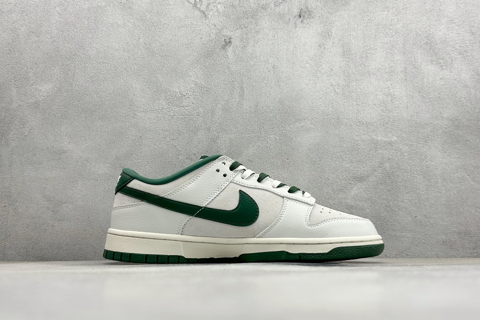 280 SC版Nike SB Dunk 三方联名 米白灰绿 高端定制 低帮休闲板鞋 SG6688-004