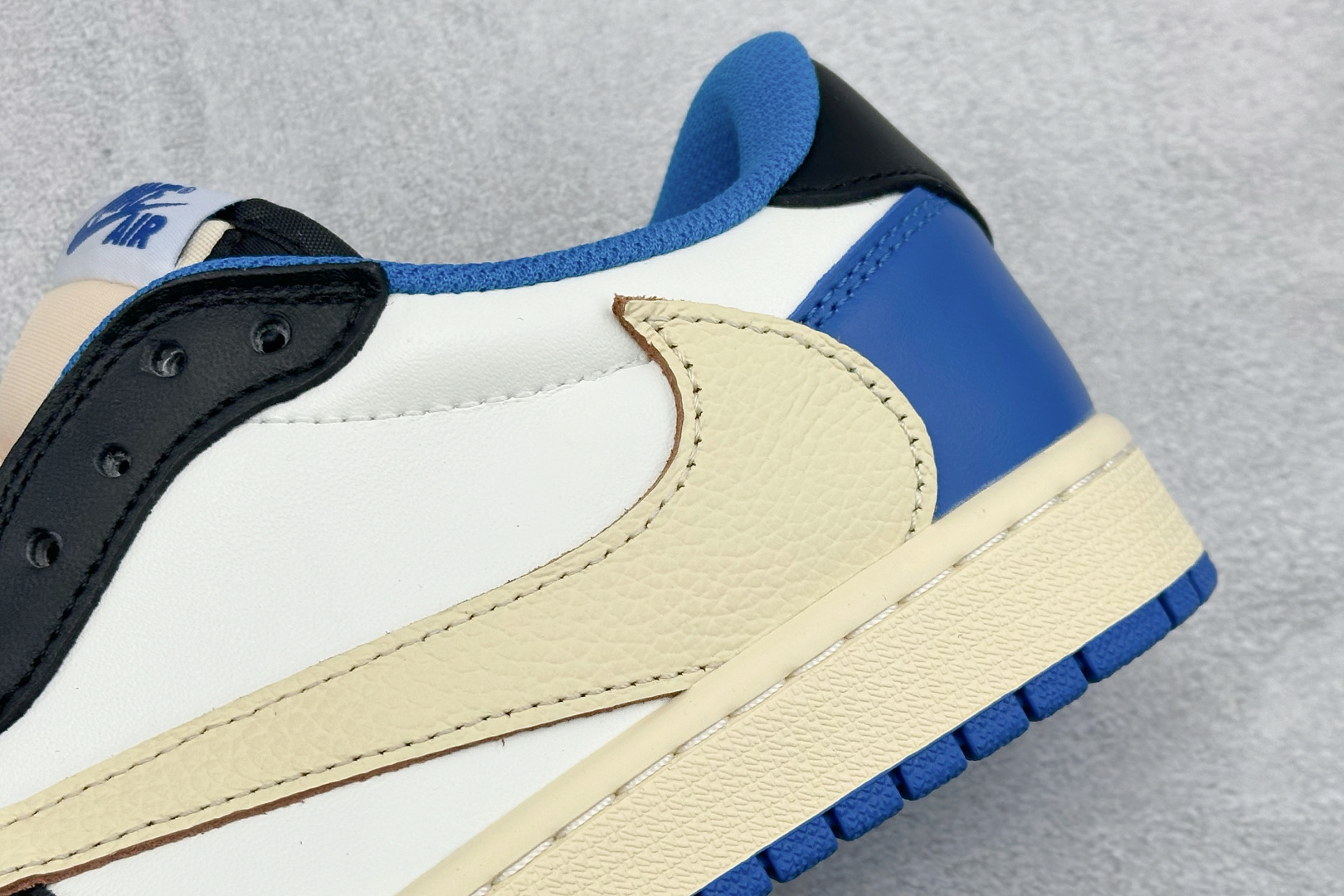 260 F版Fragment x TS x Air Jordan 1 Low 三方联名低帮倒勾板鞋闪电 DM7866-140