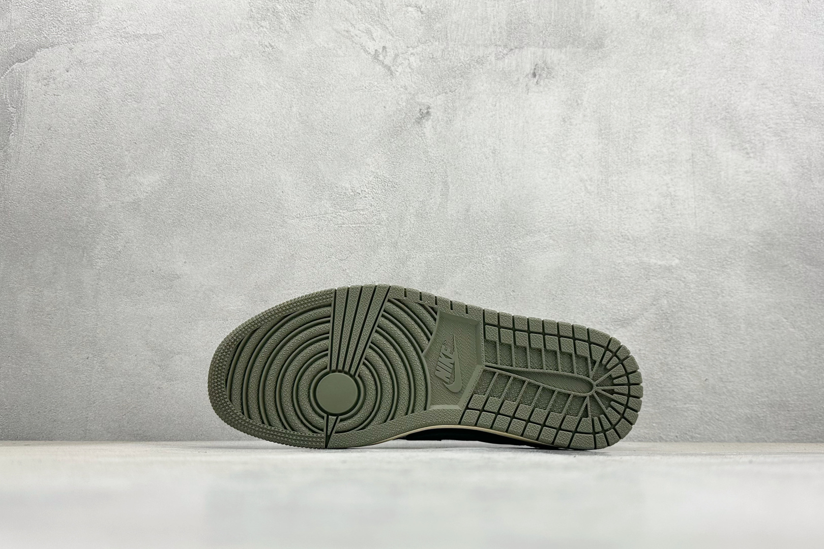 260 F版Fragment x TS x Air Jordan 1 Low 三方联名低帮倒勾板鞋 DZ4137-106