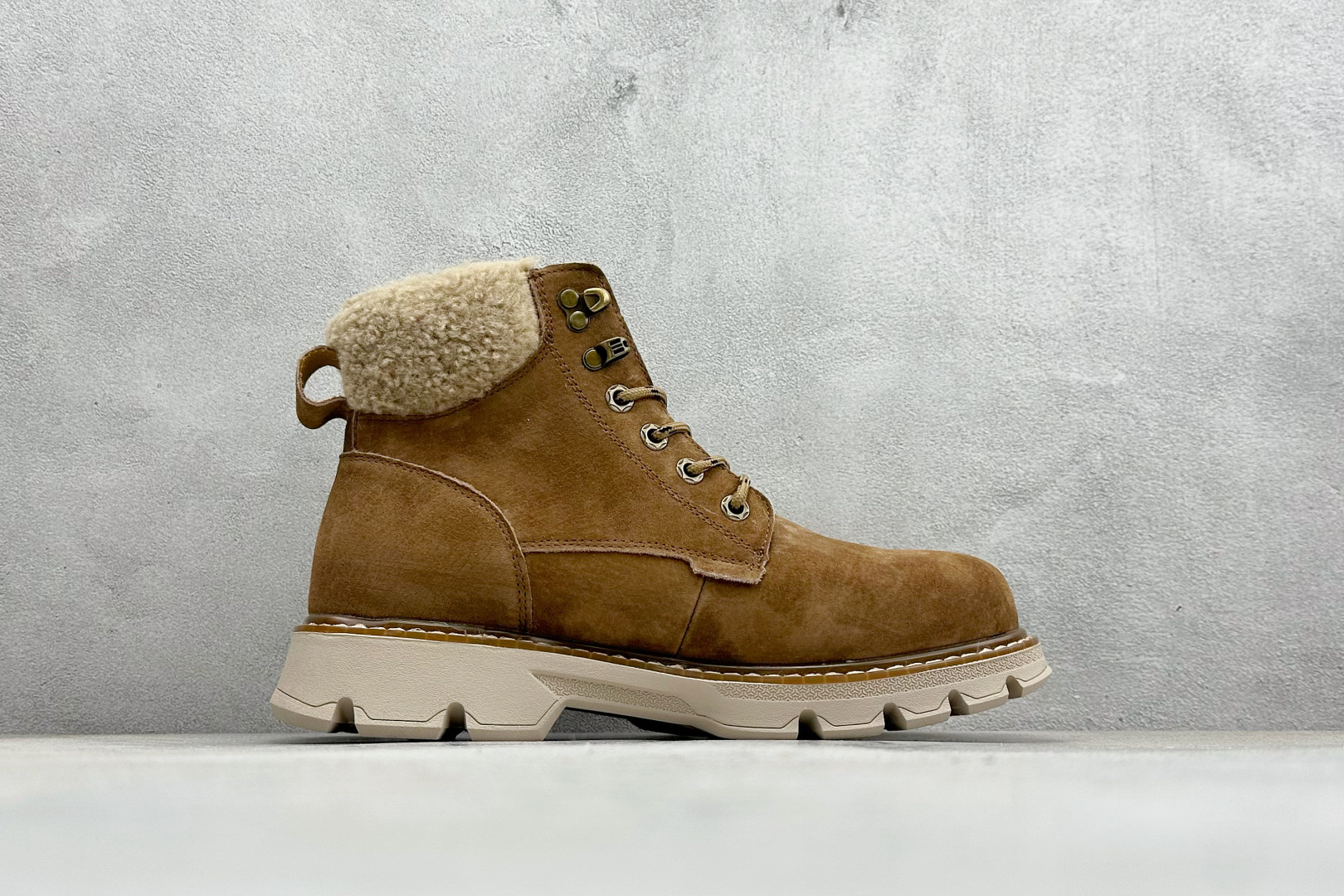 320 UGGTasman Weather Hybrid 塔斯曼混合系列中帮轻量休闲马丁靴“ U5869