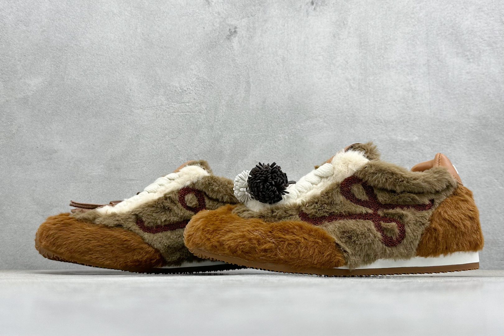 230 Loewe Ballet Runner 2.0 Sneakers 罗意威加绒 芭蕾舞2.0系列阿甘复古风德训薄底百搭休闲运动鞋