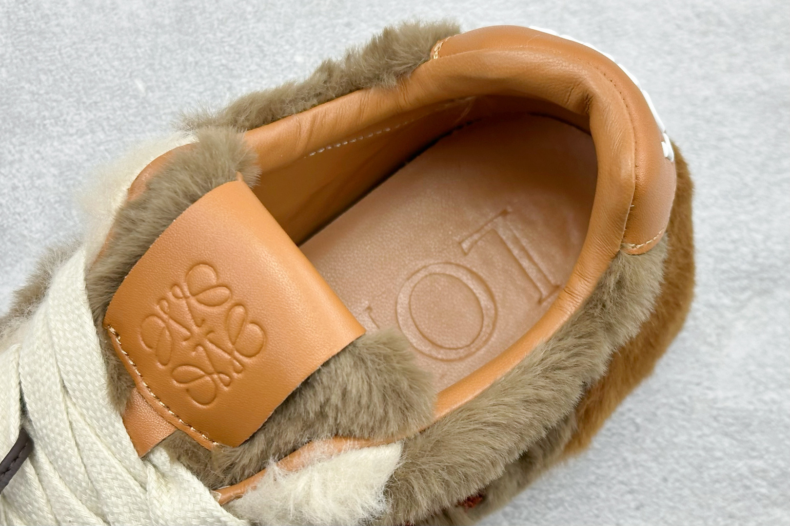 230 Loewe Ballet Runner 2.0 Sneakers 罗意威加绒 芭蕾舞2.0系列阿甘复古风德训薄底百搭休闲运动鞋