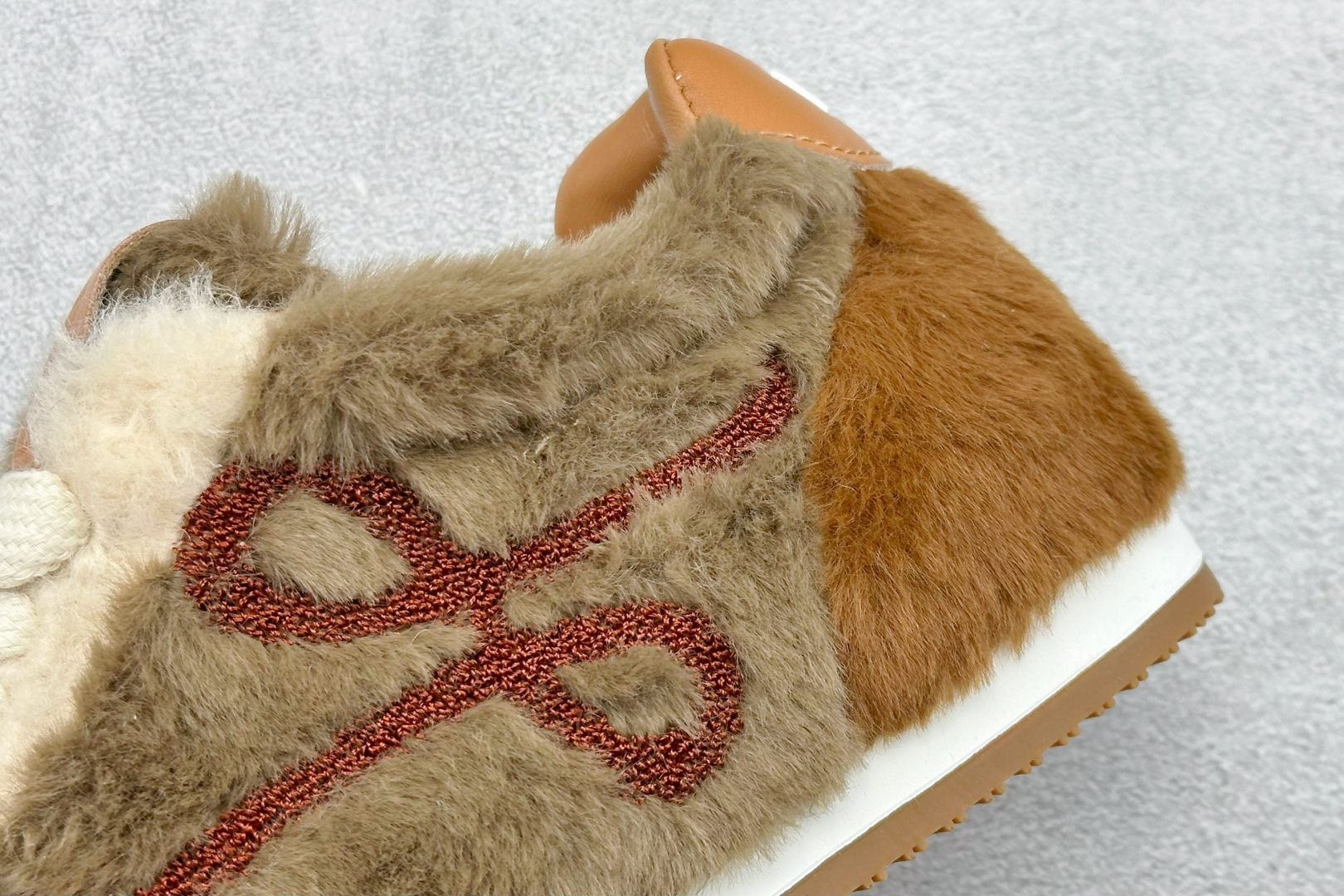 230 Loewe Ballet Runner 2.0 Sneakers 罗意威加绒 芭蕾舞2.0系列阿甘复古风德训薄底百搭休闲运动鞋