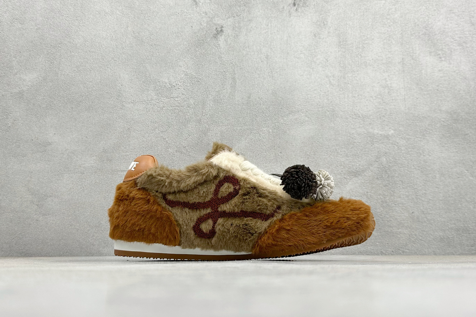 230 Loewe Ballet Runner 2.0 Sneakers 罗意威加绒 芭蕾舞2.0系列阿甘复古风德训薄底百搭休闲运动鞋