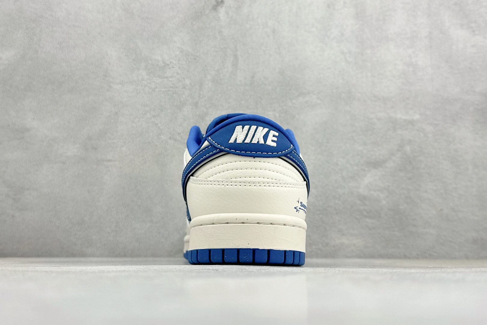 280 Nike SB Dunk Low “Superme联名------奶白蓝渡鸦” 高端定制 低帮休闲板鞋 XD1588-237