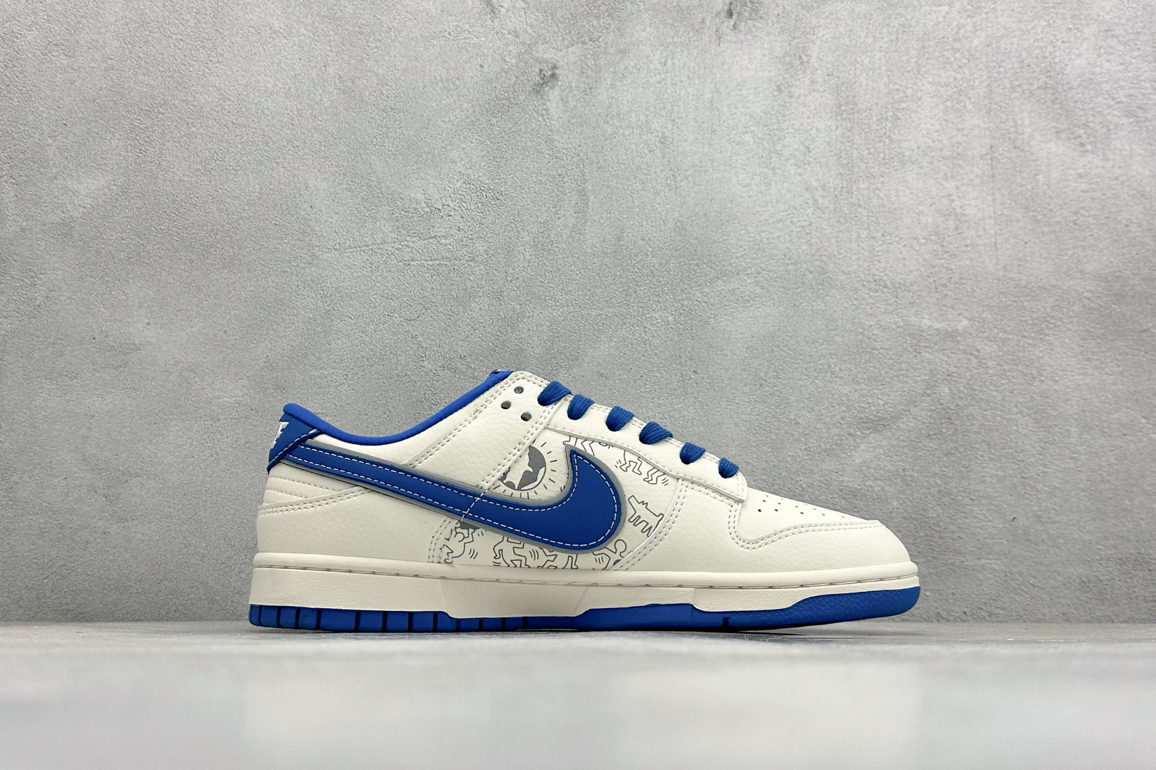 280 Nike SB Dunk Low “Superme联名------奶白蓝渡鸦” 高端定制 低帮休闲板鞋 XD1588-237