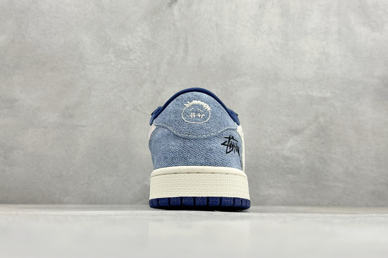 280 Travis Scott x Jordan 1 Low “斯图西联名——扎染米蓝牛仔” 高端定制 乔丹倒勾低帮休闲板鞋 DD7866-101