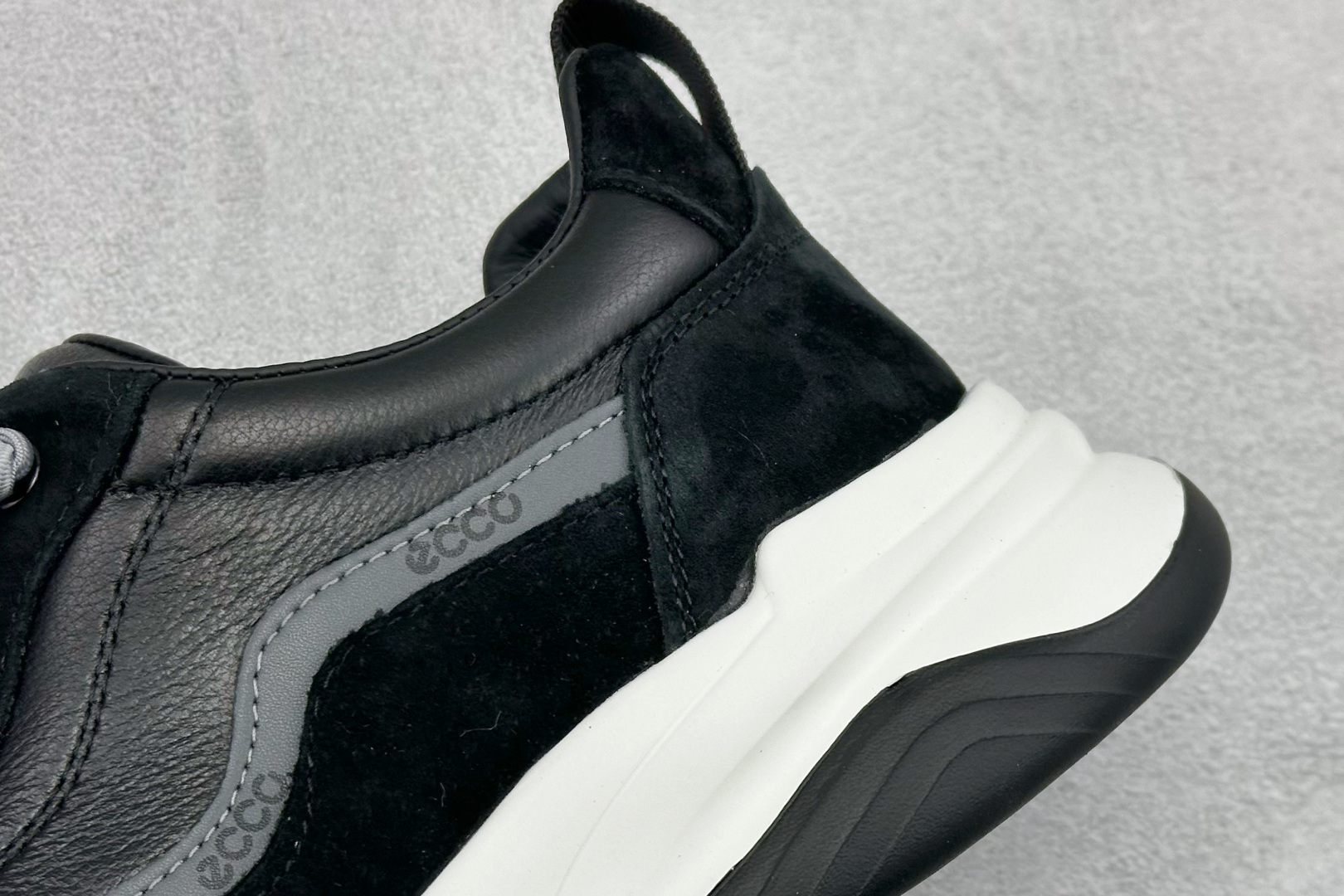 300 Ecco 爱步秋冬款 柔酷8号系列运动休闲鞋 996637