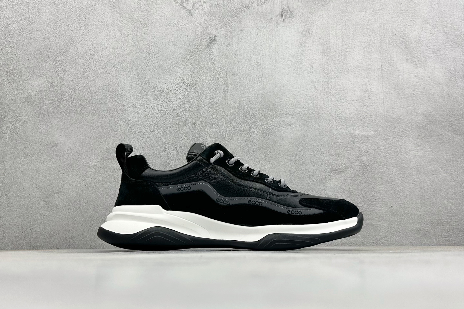 300 Ecco 爱步秋冬款 柔酷8号系列运动休闲鞋 996637