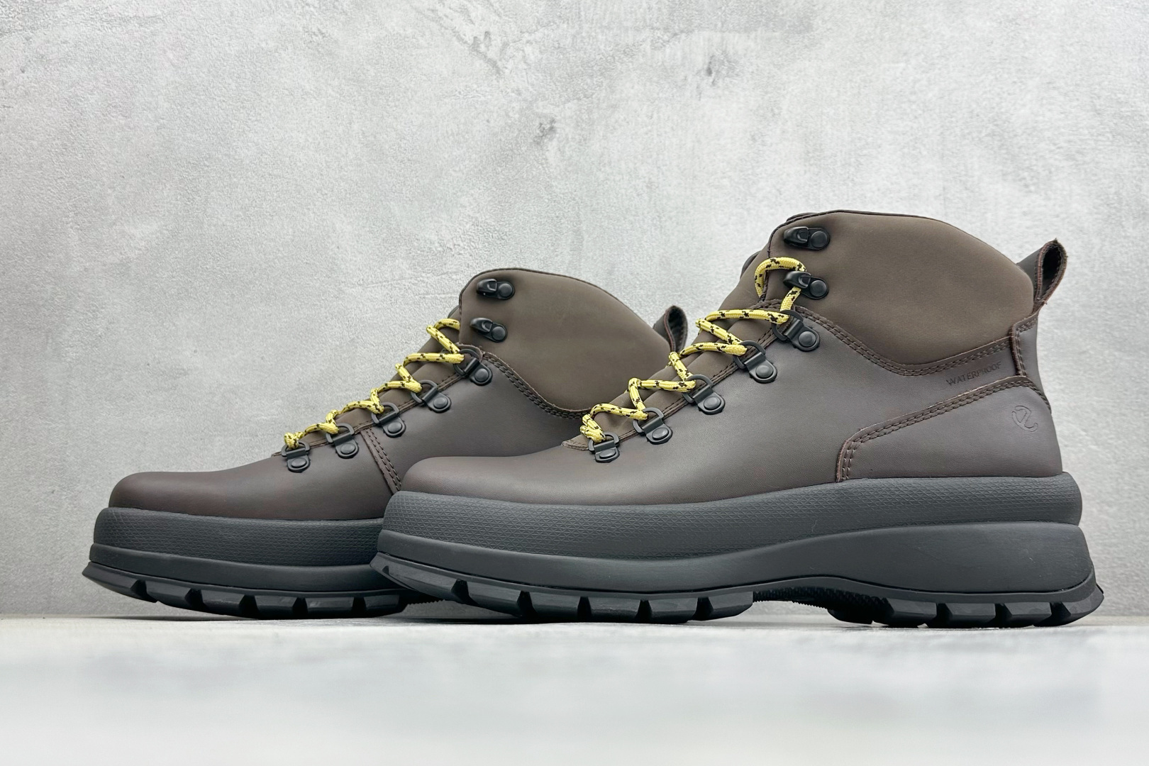 320 纯原ECCO爱步跑步鞋百搭舒适 秋冬新款厚底休闲运动鞋男鞋 550604-61081