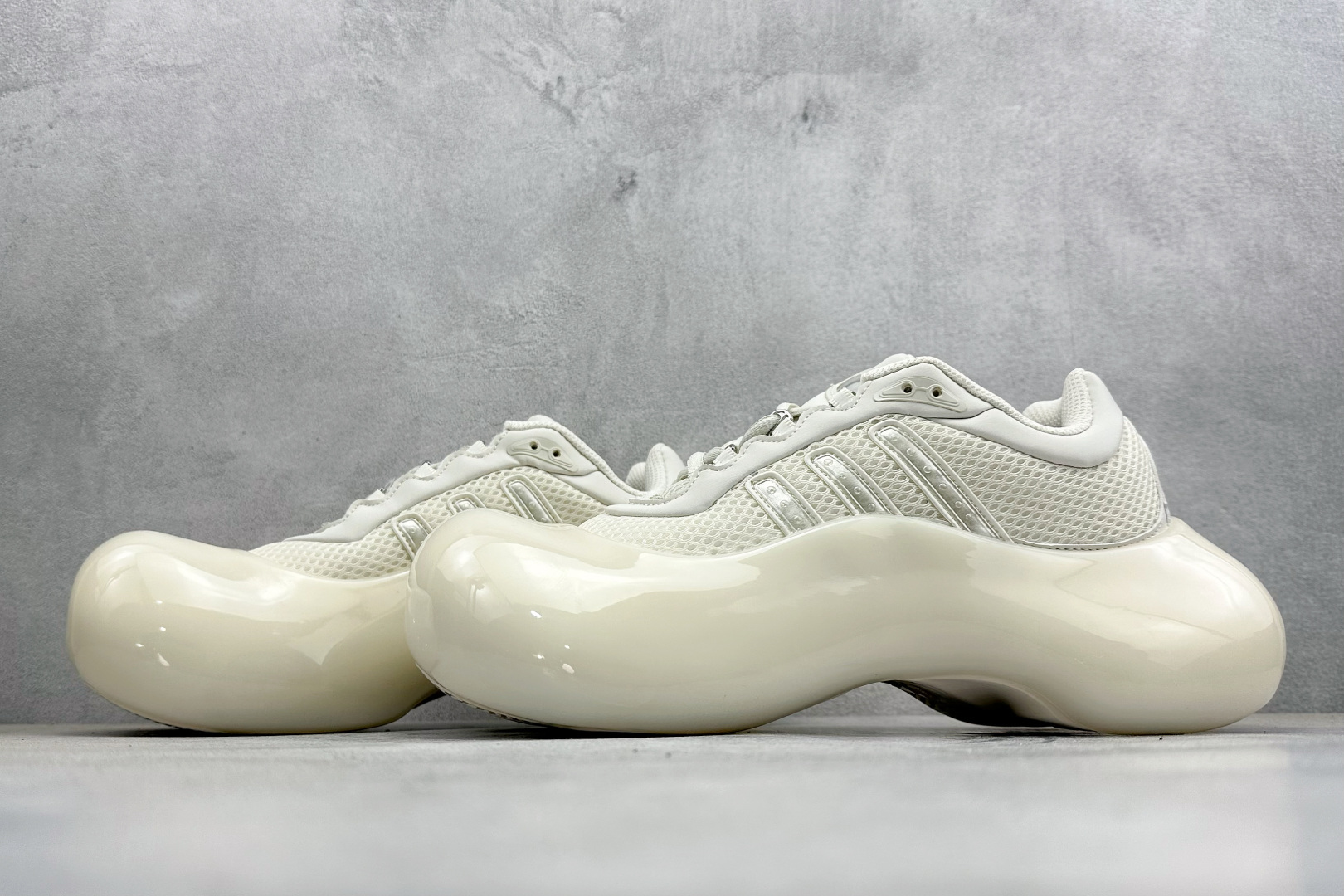 300 AVAVAV x AdidOriginals Moonrubber Megaride 阿迪达斯 联名款 舒适 防滑耐磨 低帮 生活休闲鞋 JI1495