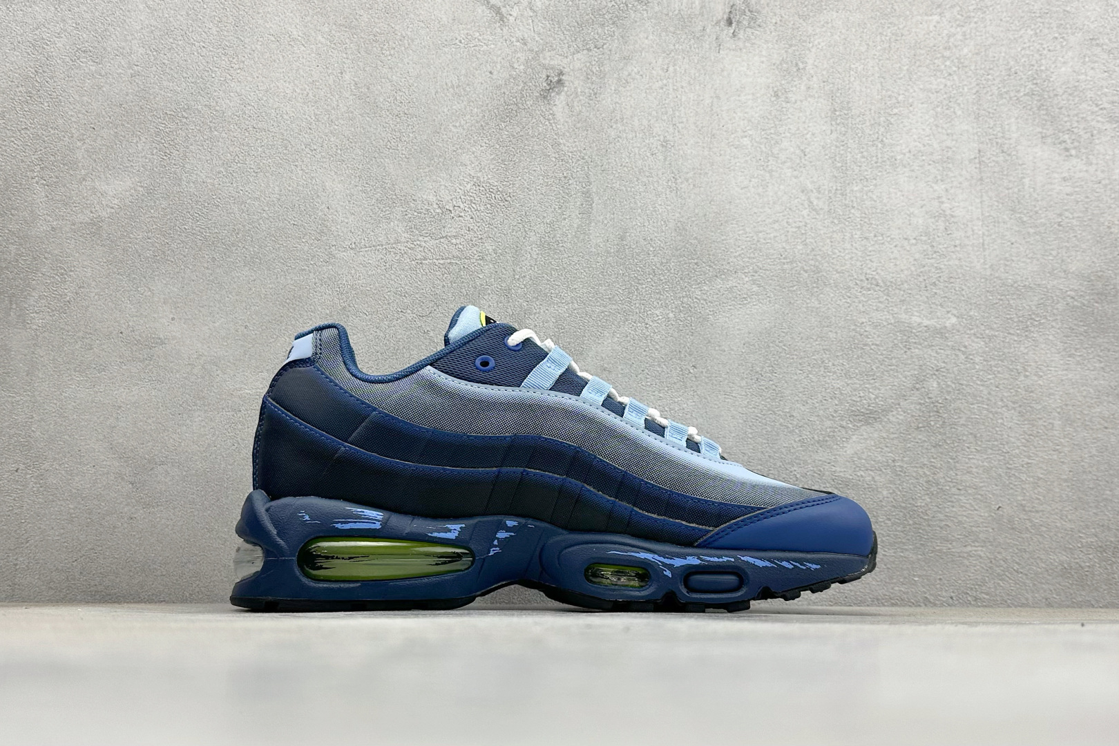 350 Nike Air Muscle 95 游戏王联名款 时尚舒适 低帮 休闲跑步鞋 II7404-400