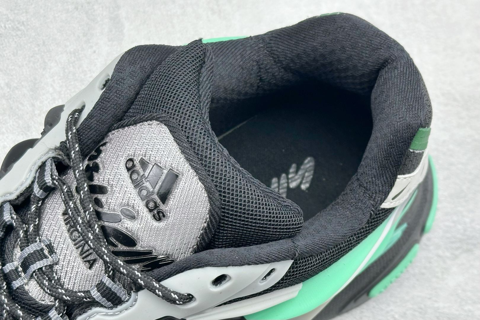 260 AdidOriginals Adistar Jellyfish 阿迪复古舒适防滑减震运动鞋 JP9276